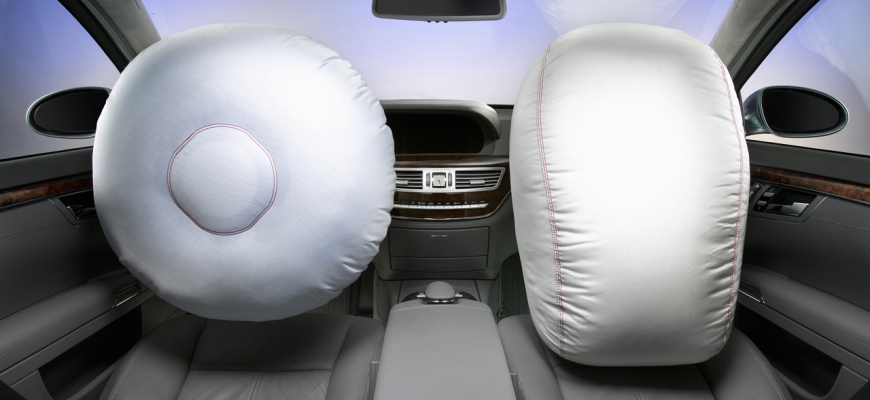 Airbag spolujazdca má 25, okuliare pri náraze nie sú problém